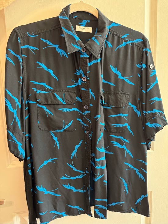 Equipment Tops - Equipment viscose Button-Up Short Sleeve Shirt - Black with Blue Print